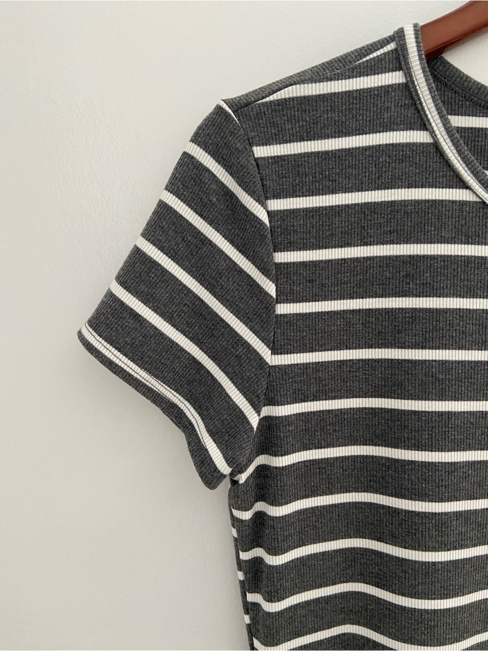 NWOT Striped T-Shirt Dress Grey White Short Sleeve Crew Neck Bodycon - Picture 5 of 13